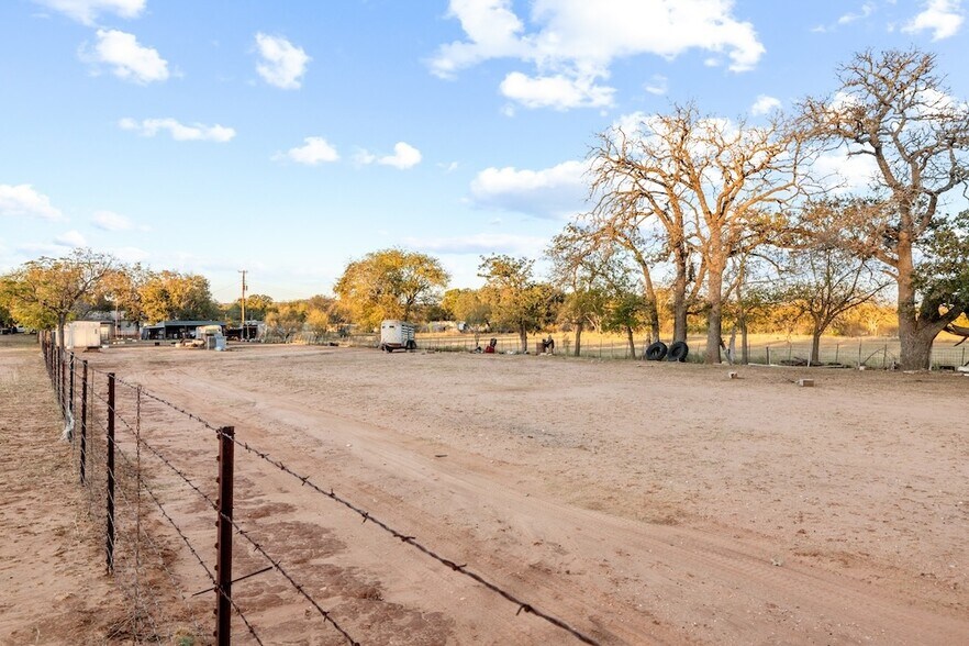 More Photos Of 1731 W US Highway 290, Fredericksburg Office Residential For Sale