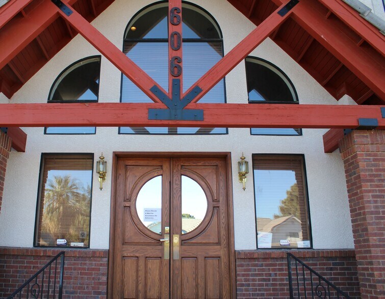 More Photos Of 606 S 9th St, Las Vegas Office Residential For Sale