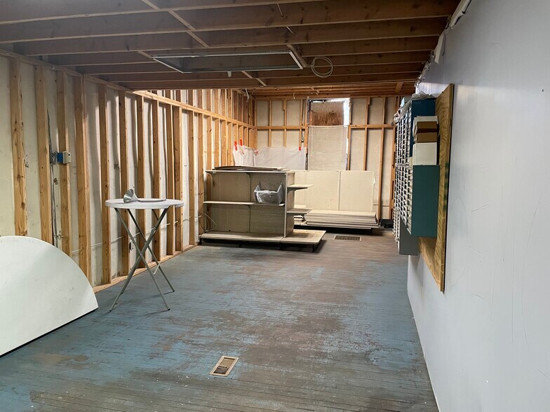 More Photos Of 237 S Cedar Ave, South Pittsburg Industrial For Sale