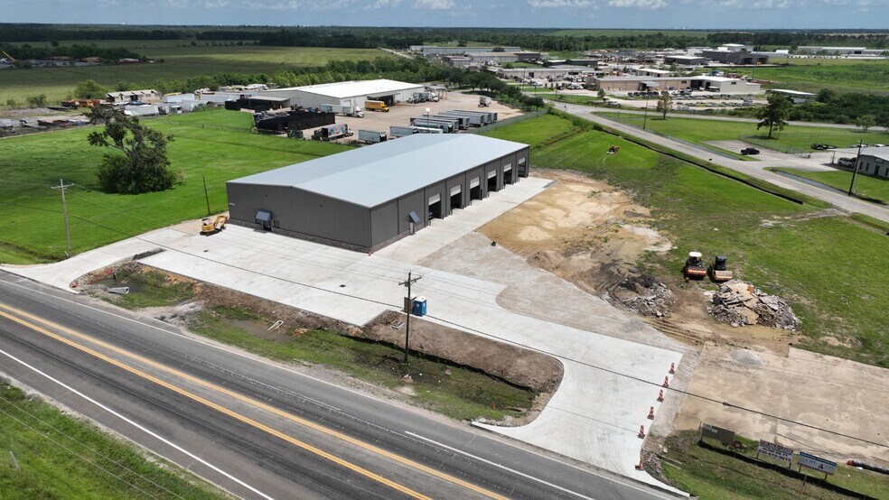 More Photos Of 7385 Fannett Rd, Beaumont Industrial For Lease