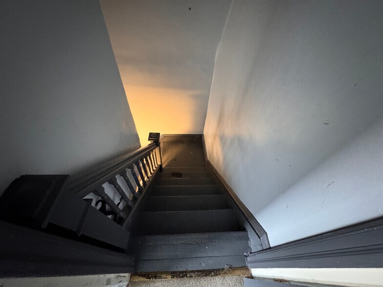 More Photos Of 1718 E 17th St, Brooklyn Office Residential For Lease