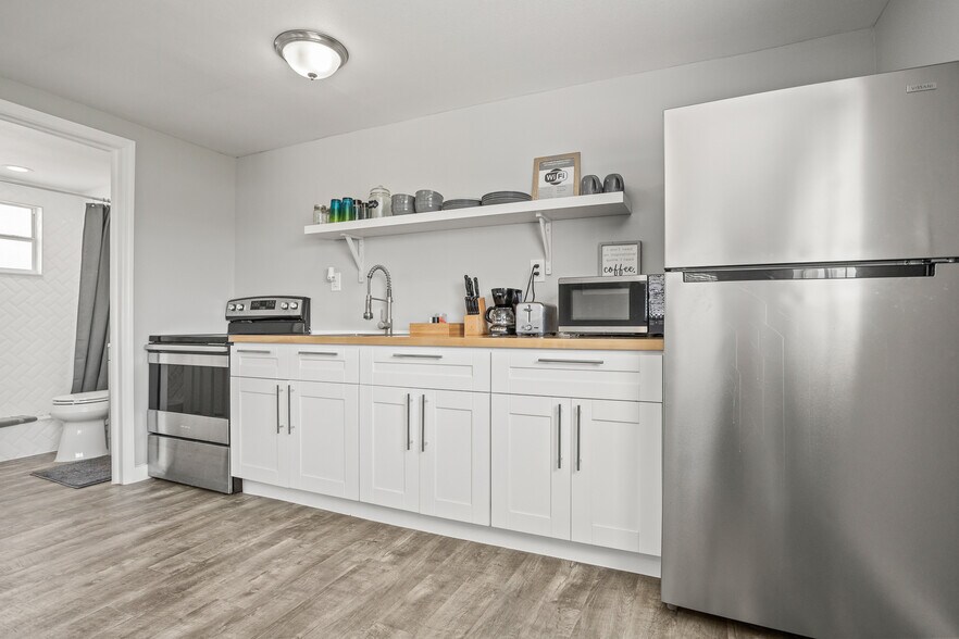 More Photos Of 8820 Rocky Creek Dr, Tampa Apartments For Sale