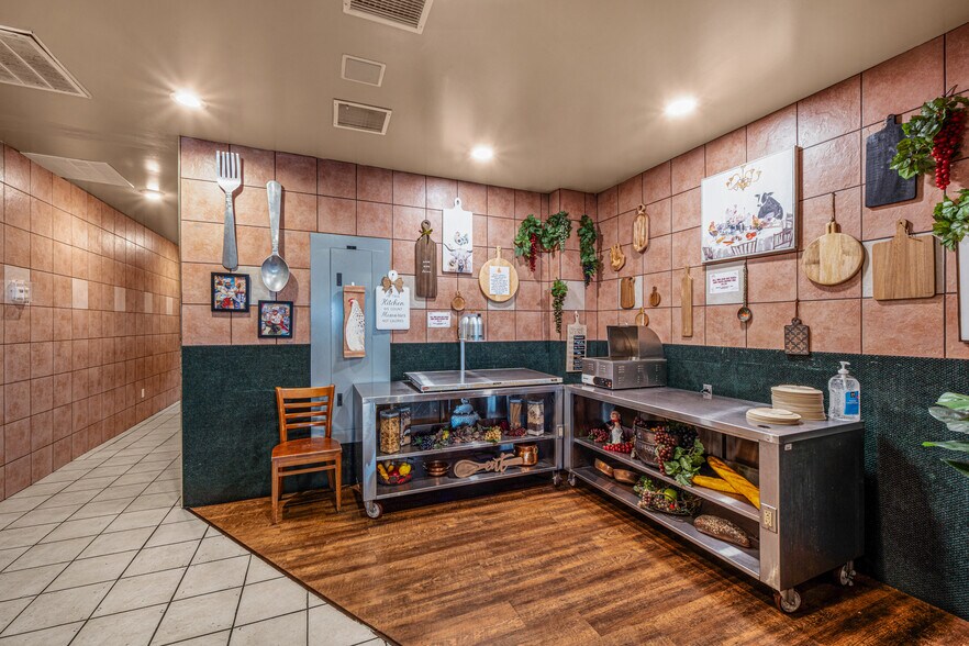 More Photos Of 105 S Tiffany Dr, Pueblo Restaurant For Sale