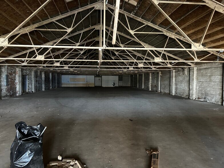 More Photos Of 1558 Washington St E, Charleston Light Manufacturing For Lease