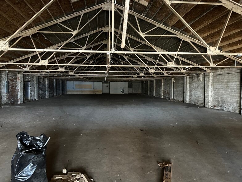 More Photos Of 1558 Washington St E, Charleston Light Manufacturing For Lease