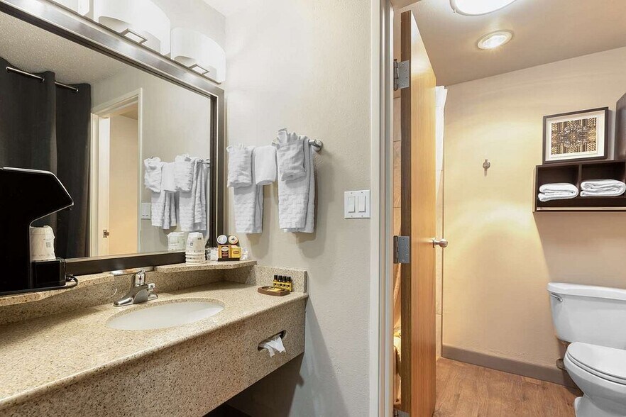 More Photos Of 4706 S 108th St, Omaha Hotel For Sale