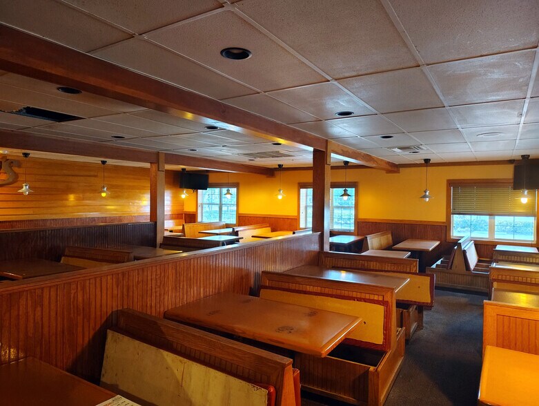 More Photos Of 1961 SE Federal Hwy, Stuart Restaurant For Lease