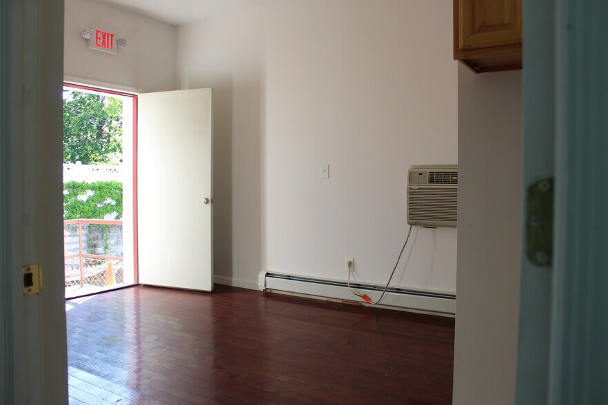 More Photos Of 4319 Meadowview Ave, North Bergen Warehouse For Lease