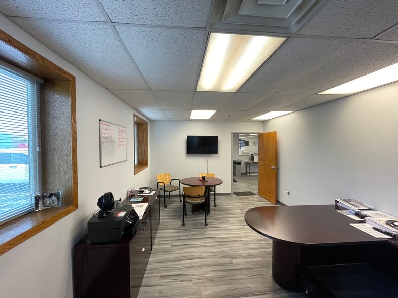 More Photos Of 2024 E Birchwood, Cudahy Truck Terminal For Lease