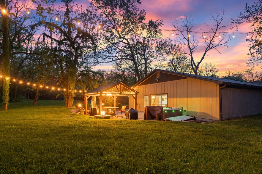 More Photos Of 11155 Hubbard Rd, Kansas City Flex For Sale