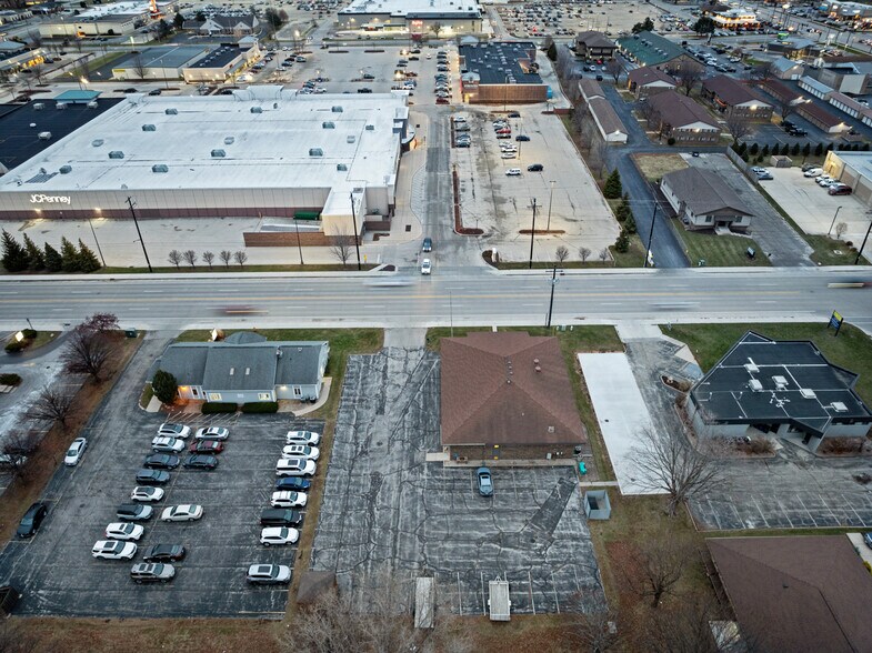 More Photos Of 812 Cormier Rd, Ashwaubenon Office For Lease