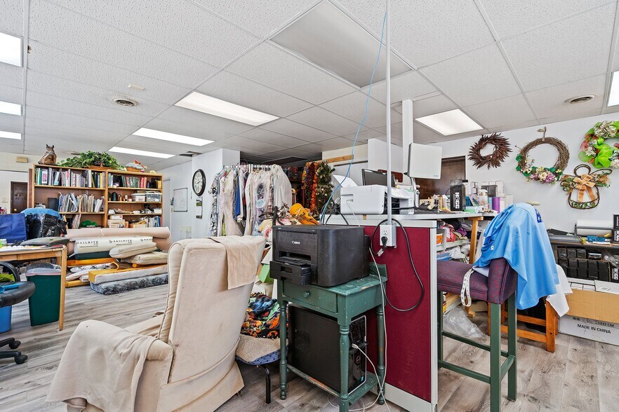 More Photos Of 211 Maple St, Big Rapids Office Residential For Lease