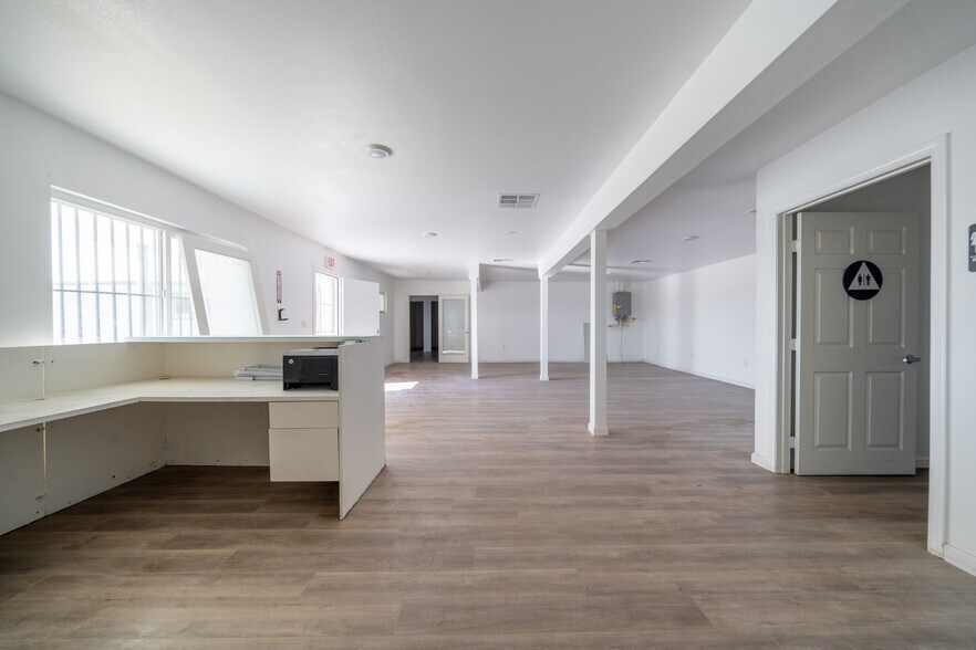 More Photos Of 44300 Division St, Lancaster Office For Lease