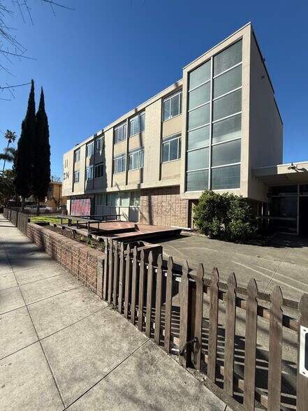 Primary Photo Of 155 S 11th St, San Jose Sorority Fraternity House For Lease