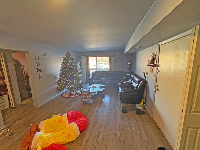 More Photos Of 1426 E Ports O Call Dr, Palatine Apartments For Sale