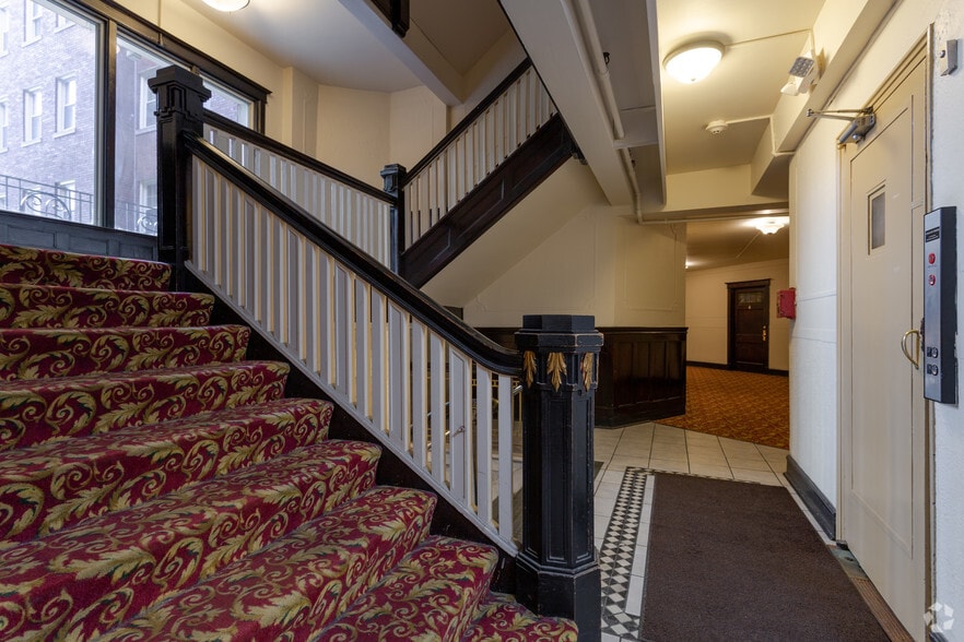 More Photos Of 821-833 N Kilbourn Ave, Milwaukee Apartments For Lease