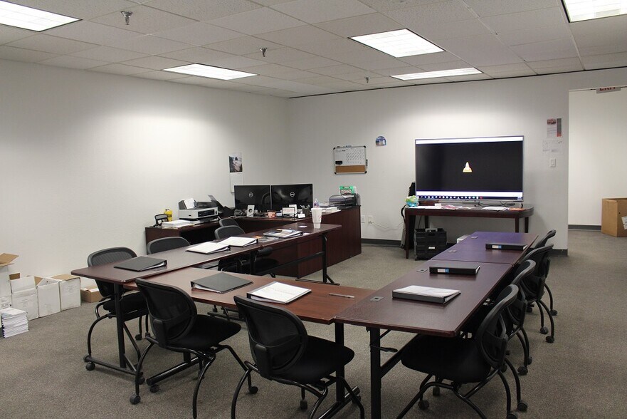 More Photos Of 1004 N Big Spring St, Midland Office For Lease