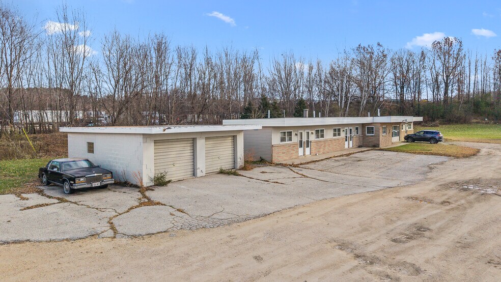 More Photos Of 4991 Arthur Rd, Slinger Hotel For Sale