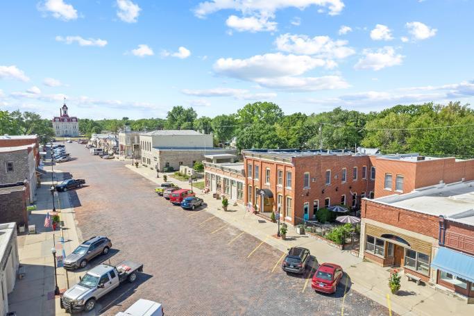 More Photos Of 215 Broadway St, Cottonwood Falls Hotel For Sale