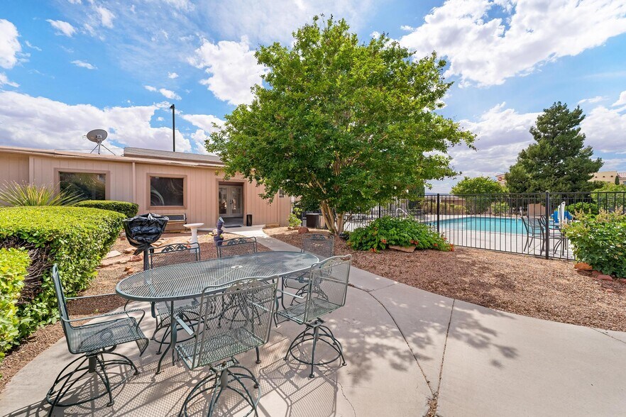 More Photos Of 150 N Lake Powell Blvd, Page Hotel For Sale