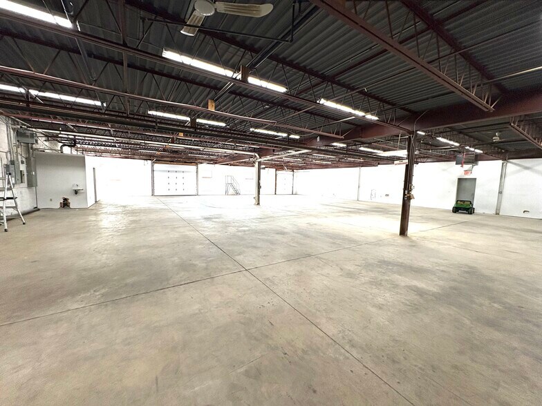 More Photos Of 115 Centennial Rd, Shelburne Warehouse For Lease