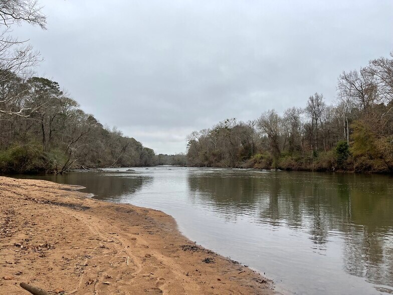 More Photos Of 5543 Juliette Rd, Juliette Specialty For Sale