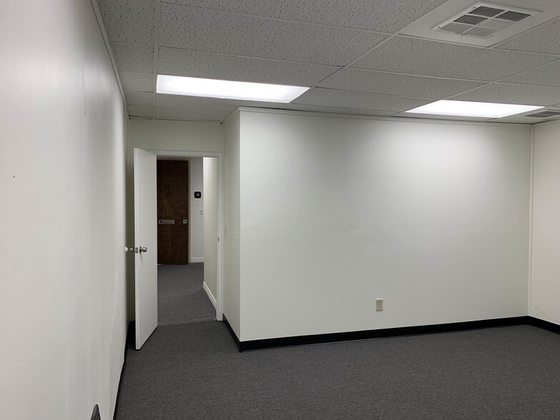More Photos Of 512 E Wilson Ave, Glendale Office For Lease