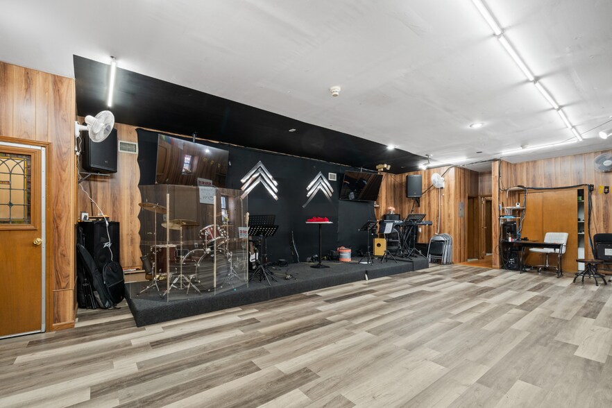 More Photos Of 162 Mallory Ave, Jersey City Office Residential For Sale