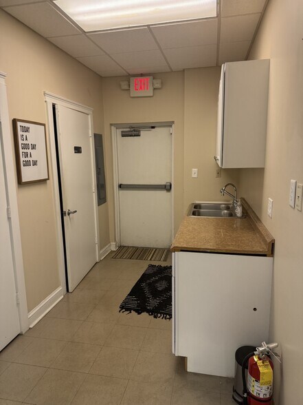 More Photos Of 2117 Whitesburg Dr SE, Huntsville Storefront Retail Office For Lease