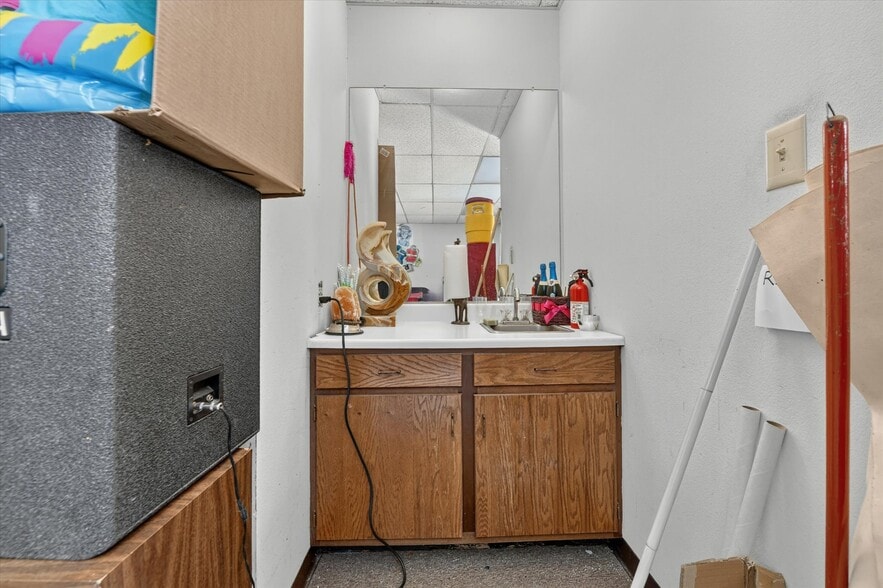 More Photos Of 221-223 N Locust St, Denton Office For Sale