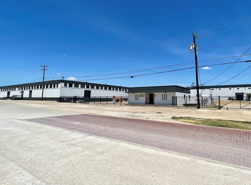 More Photos Of 5501 Thelin St, Fort Worth Warehouse For Lease