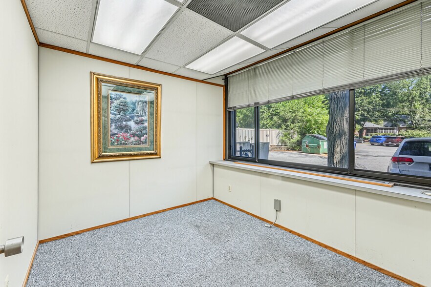 More Photos Of 2219 Packard St, Ann Arbor Office For Sale