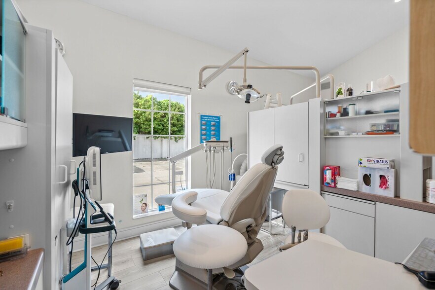 More Photos Of 3900 Clark Rd, Sarasota Medical For Sale