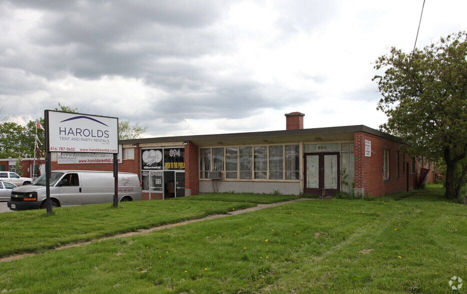 More Photos Of 894 Caledonia Rd, Toronto Warehouse For Lease