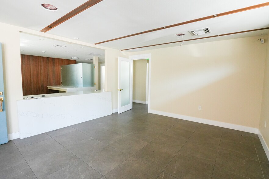 More Photos Of 3490 Linden Ave, Long Beach Medical For Sale