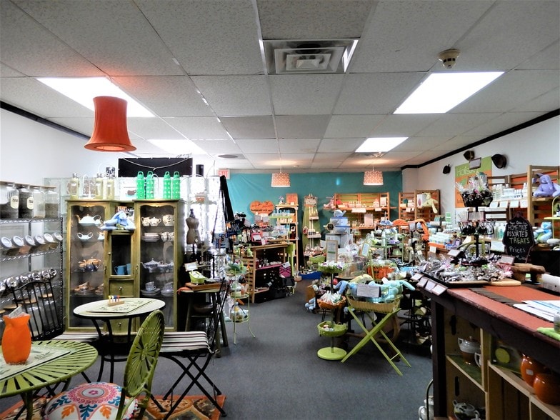 More Photos Of 24730-24736 Michigan Ave, Dearborn Freestanding For Lease