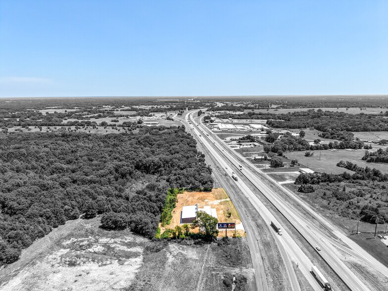 More Photos Of 410 Interstate 30 Frontage Rd., Mount Vernon General Retail For Lease