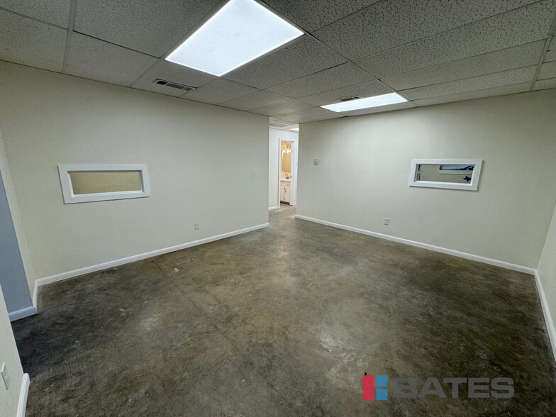 More Photos Of 830 Dalworth Dr, Mesquite Light Distribution For Lease