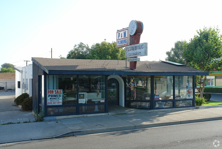 More Photos Of 1139 W 17th St, Santa Ana Freestanding For Lease
