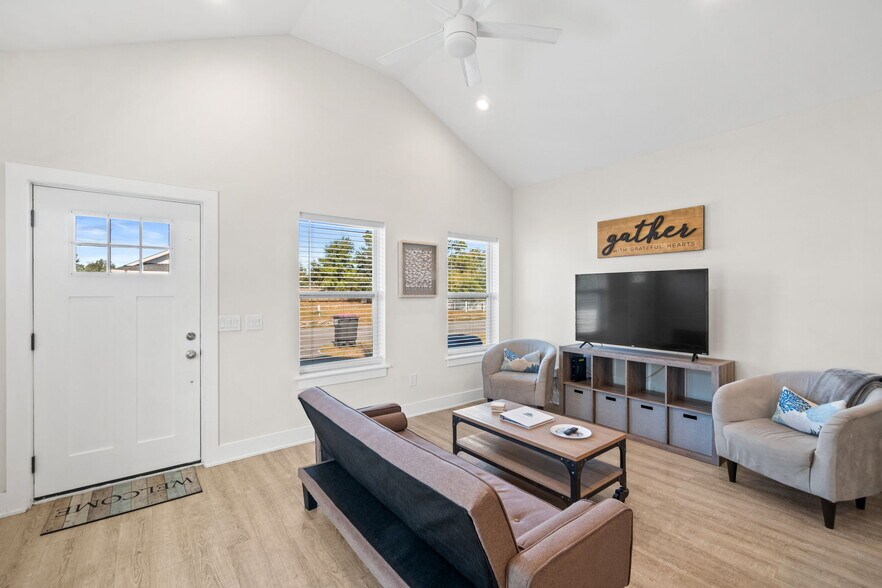 More Photos Of 2906 Sarah Jean Ct, Panama City Manufactured Housing Mobile Home Park For Sale