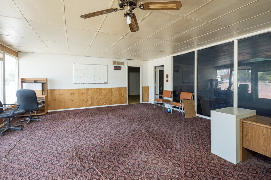 More Photos Of 15 W Main St, Green River Freestanding For Sale