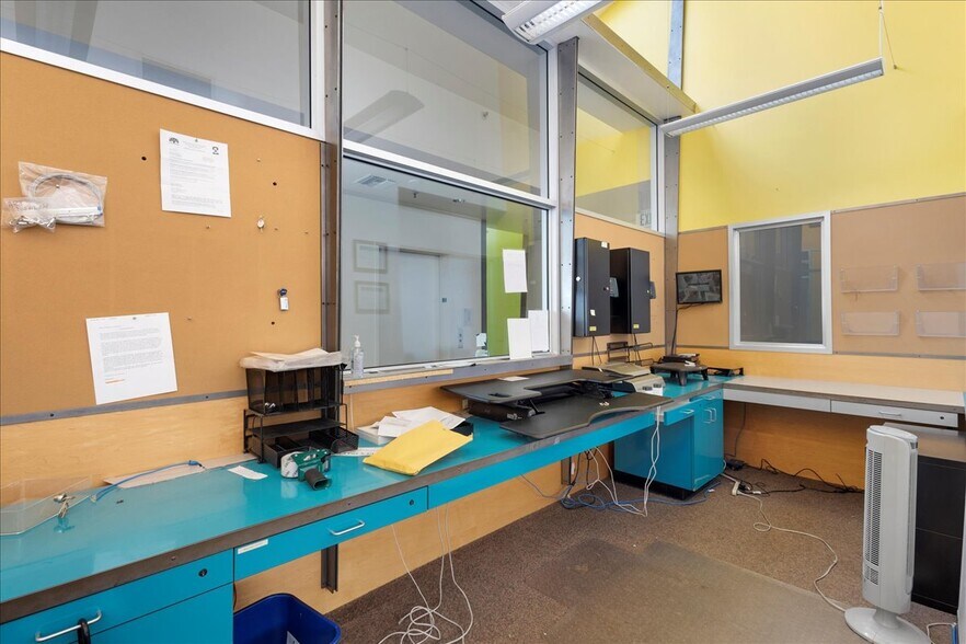 More Photos Of 482 W MacArthur Blvd, Oakland Medical For Sale