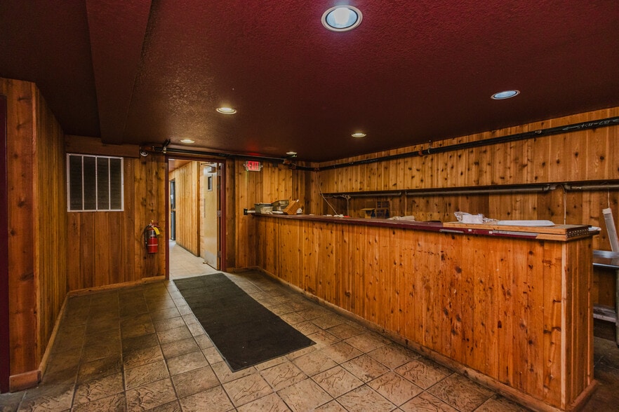 More Photos Of 830 N Kansas Ave, Topeka Bar For Sale