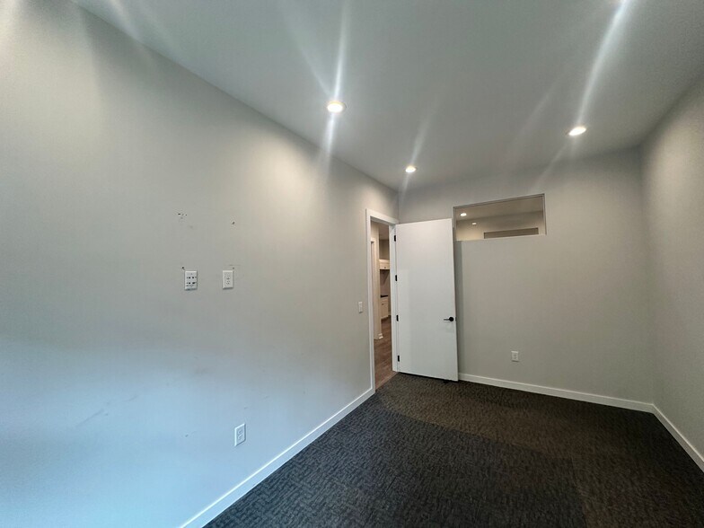 More Photos Of 6110 McFarland Station Dr, Alpharetta Medical For Lease