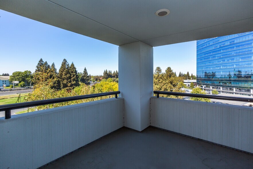 More Photos Of 2535 Capitol Oaks Dr, Sacramento Office For Lease