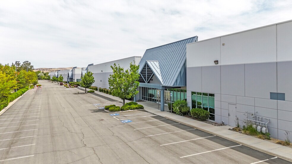 More Photos Of 650 Vista Blvd, Sparks Warehouse For Lease