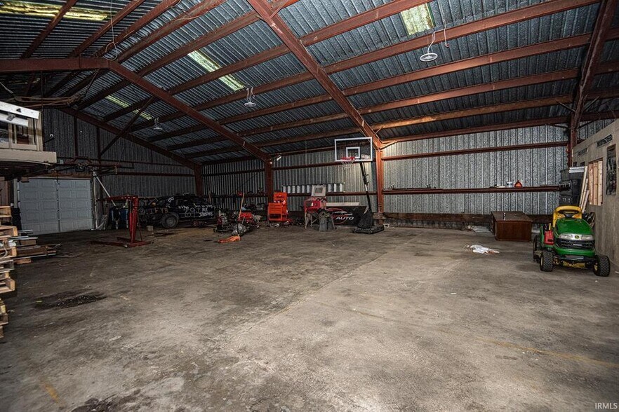 More Photos Of 1985 S Old US 41, Vincennes Industrial For Sale