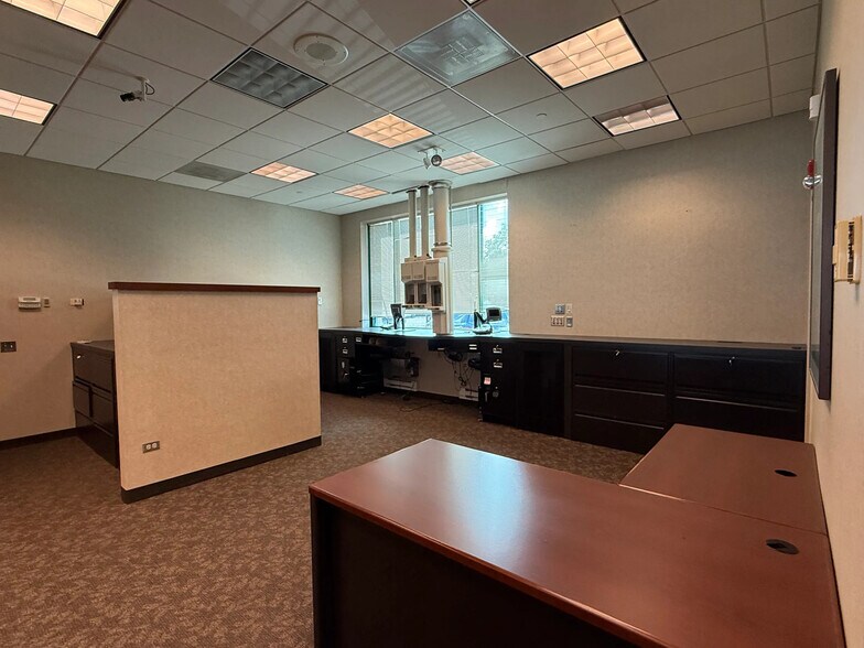 More Photos Of 1978 W Wilson St, Batavia Bank For Lease