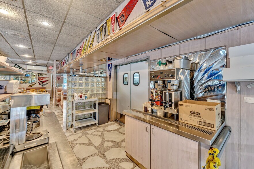 More Photos Of 1908 Old Route 17, Roscoe Restaurant For Sale