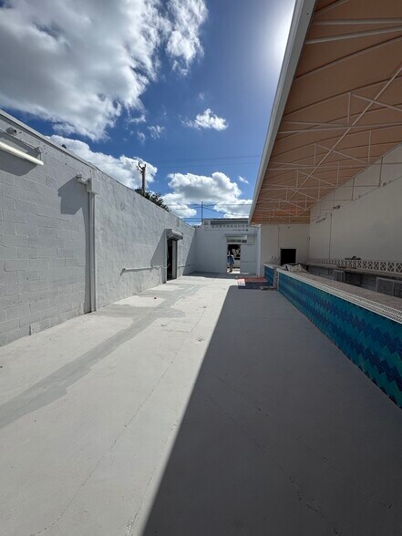 More Photos Of 345 NW 24th St, Miami Storefront Retail Office For Lease